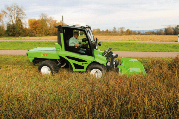 e-grip-grip-sauerburger-mulcher-mähwerk-innovation-elektro-elektrofahrzeug-kommunal-landwirtschaft