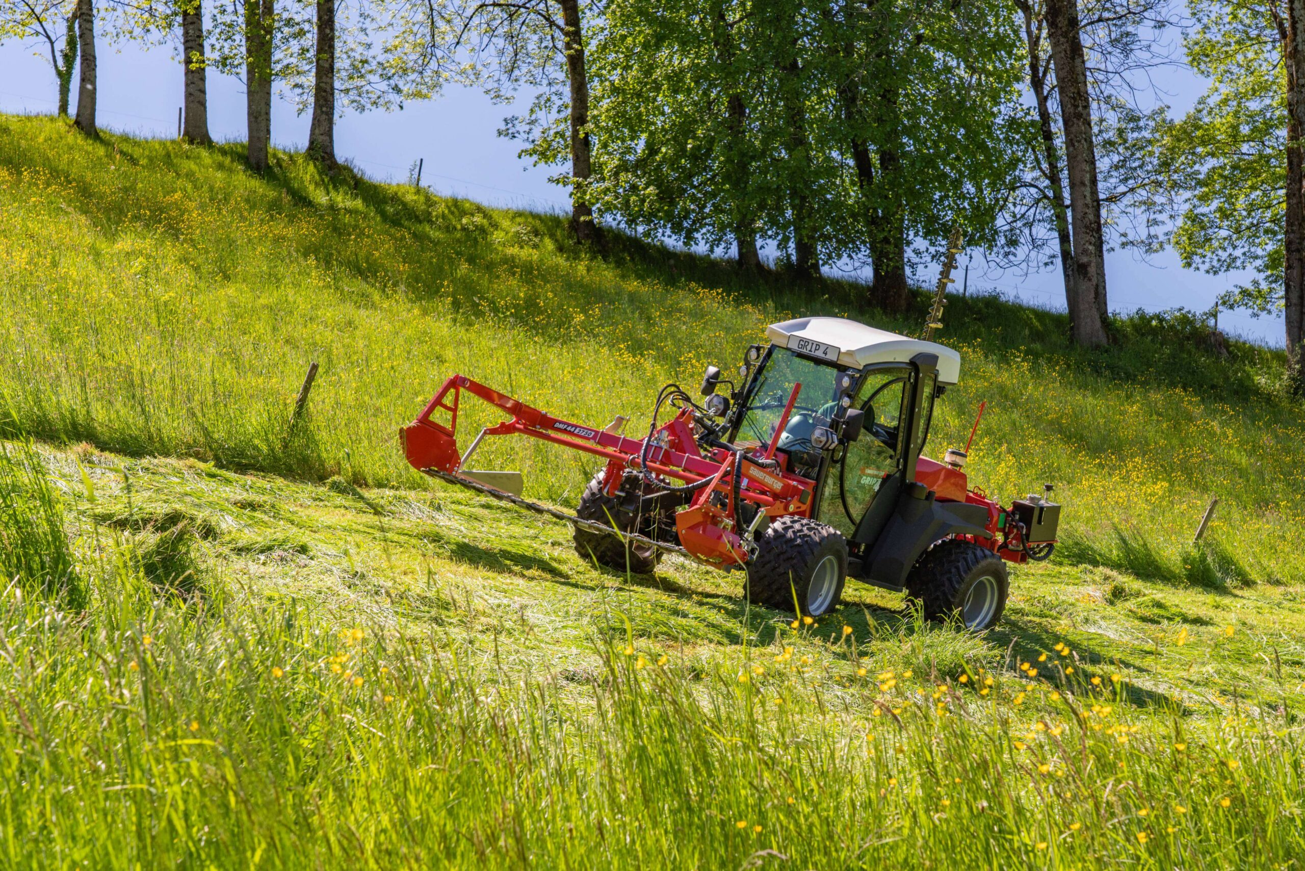 sauerburger-hanggeräteträger-grip4-grip4 70-hangschlepper-kommunal-landwirtschaft-hangtauglichkeit