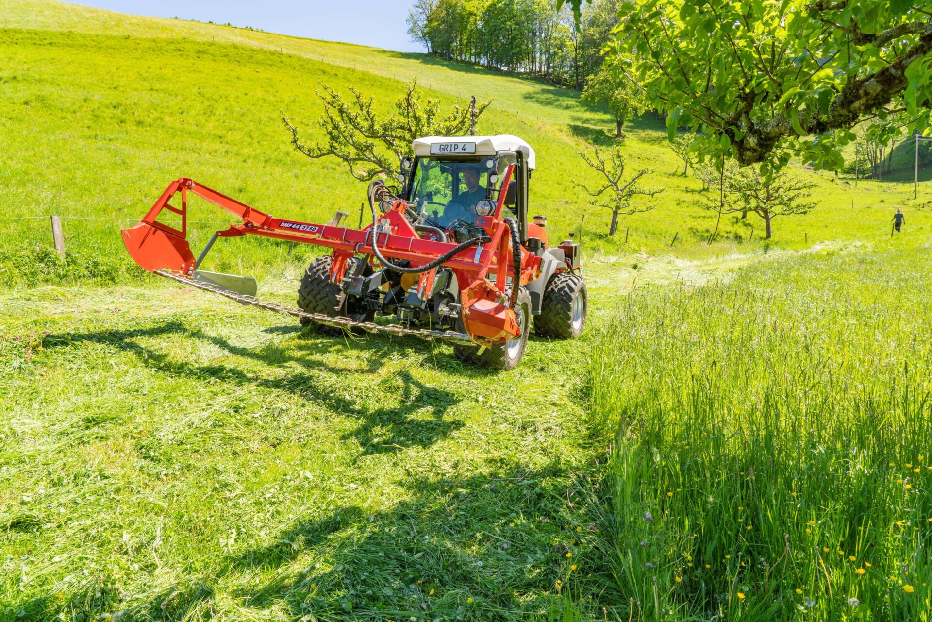 sauerburger-hanggeräteträger-grip4-grip4 70-hangschlepper-kommunal-landwirtschaft-hangtauglichkeit