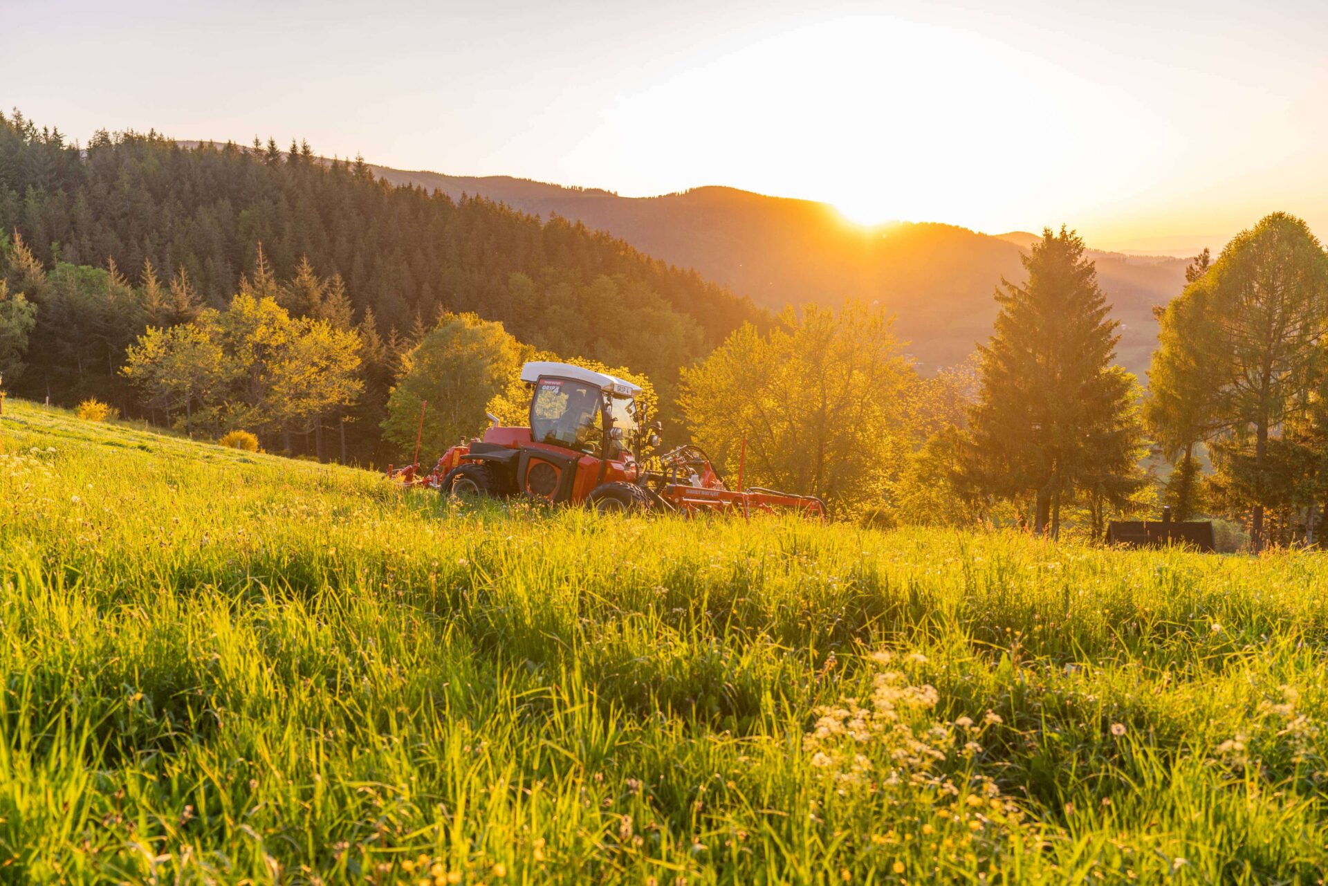 sauerburger-hanggeräteträger-grip4-grip4 70-hangschlepper-kommunal-landwirtschaft-hangtauglichkeit