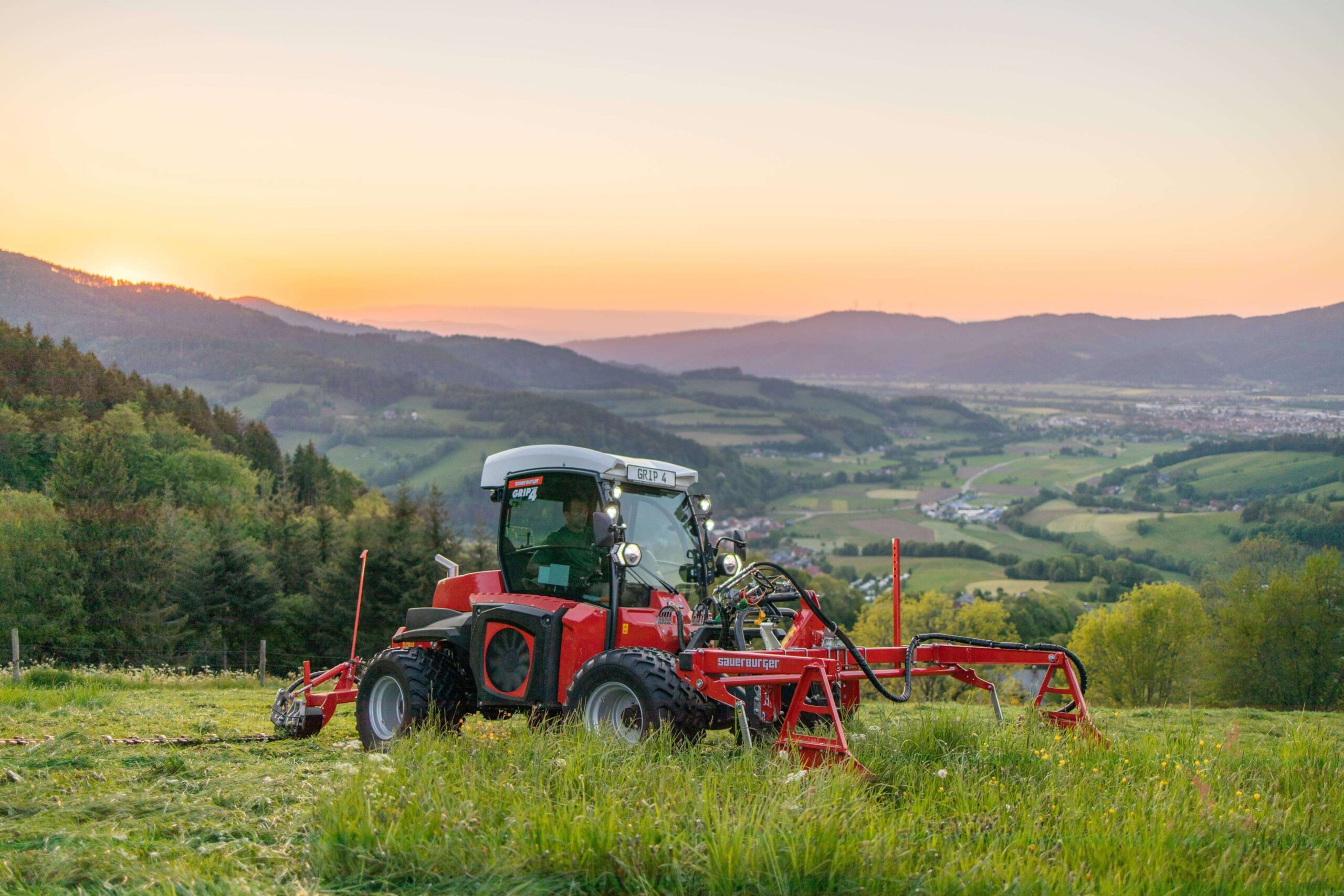 sauerburger-hanggeräteträger-grip4-grip4 70-hangschlepper-kommunal-landwirtschaft-hangtauglichkeit