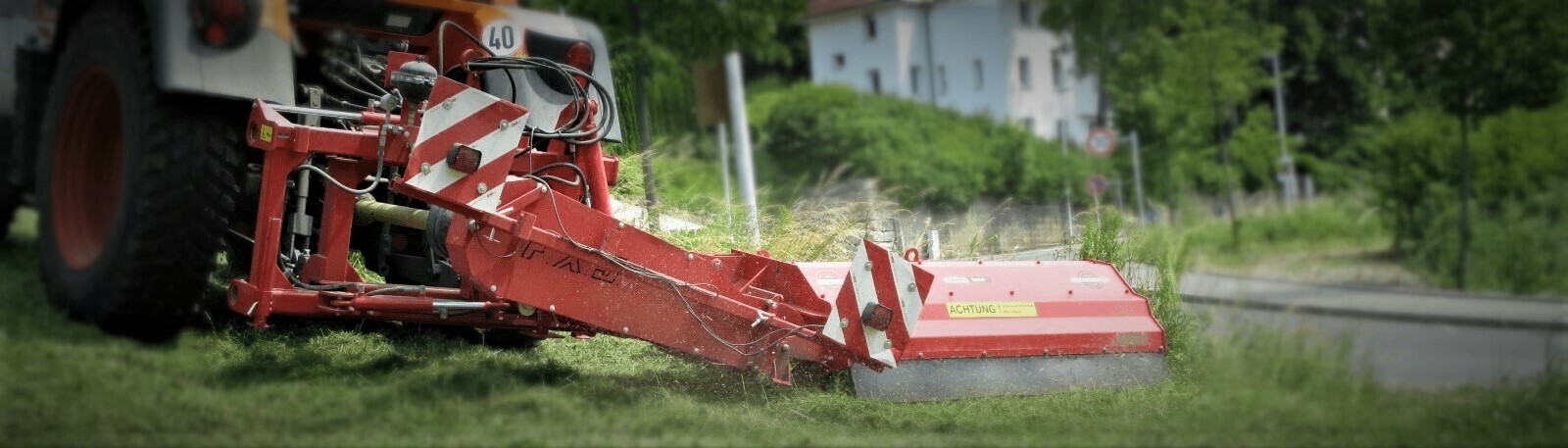 sauerburger-carat-seitenmulcher-boeschungsmulcher-mulcher-einsatz-boeschung-graben