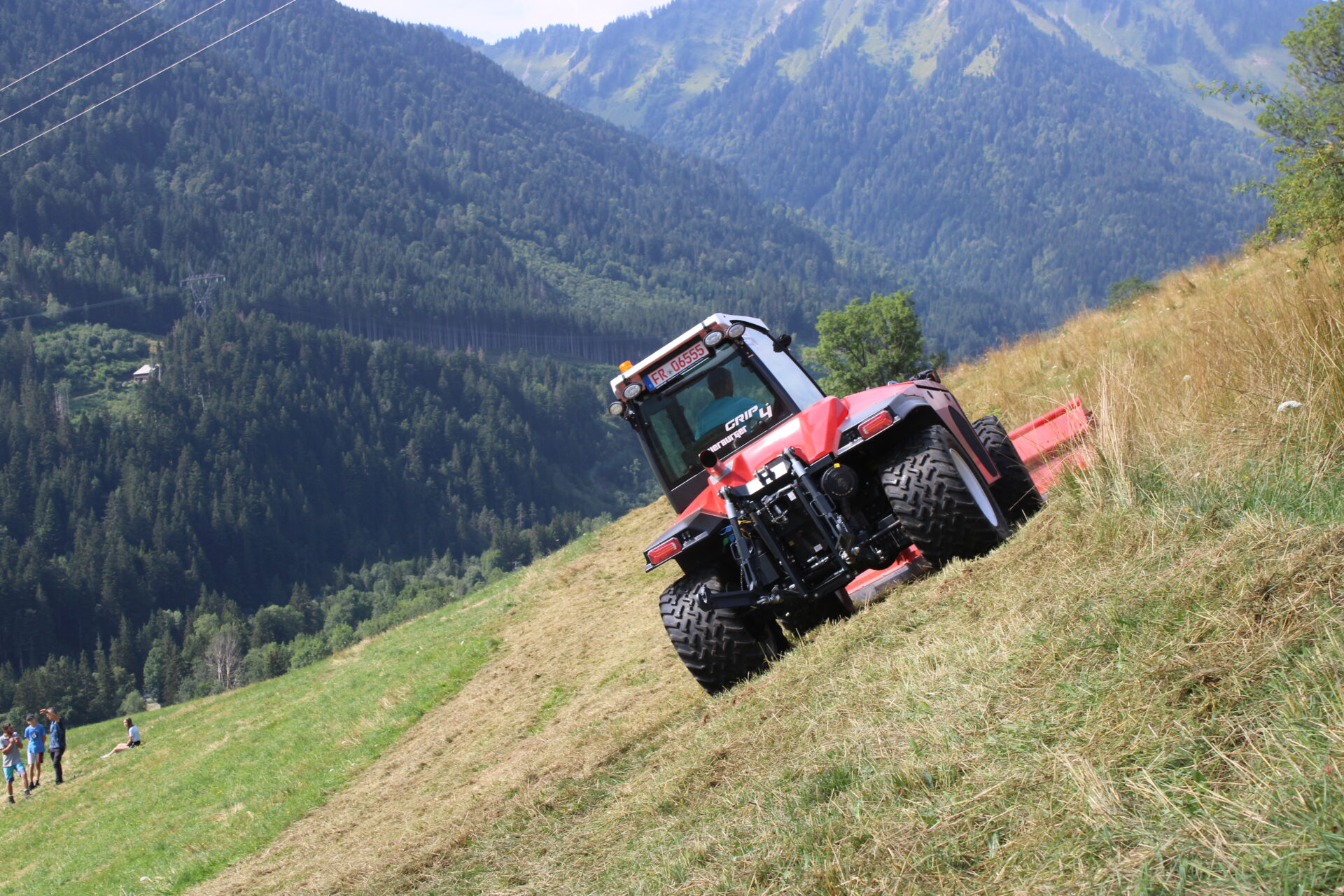 sauerburger-hanggeräteträger-grip4-grip4 140-hangschlepper-kommunal-landwirtschaft-hangtauglichkeit-140 PS-stärkster Hangschlepper