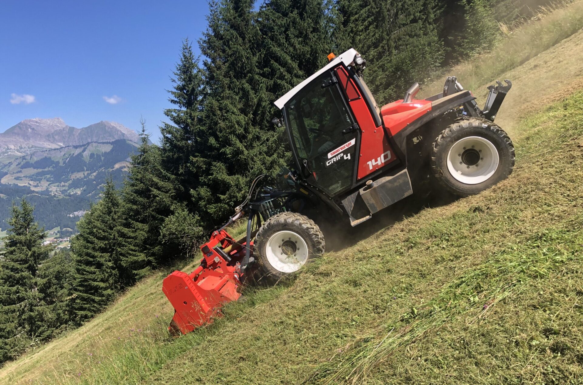 sauerburger-hanggeräteträger-grip4-grip4 140-hangschlepper-kommunal-landwirtschaft-hangtauglichkeit-140 PS-stärkster Hangschlepper