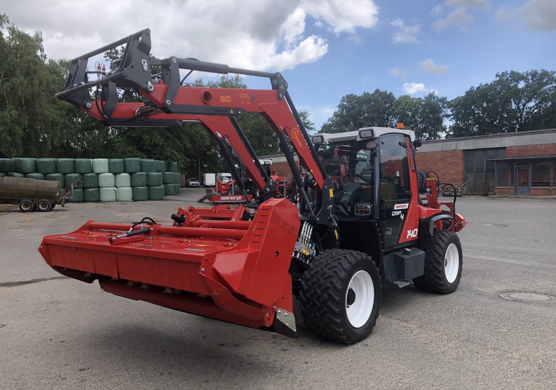 sauerburger-hanggeräteträger-grip4-grip4 140-hangschlepper-kommunal-landwirtschaft-hangtauglichkeit-140 PS-stärkster Hangschlepper