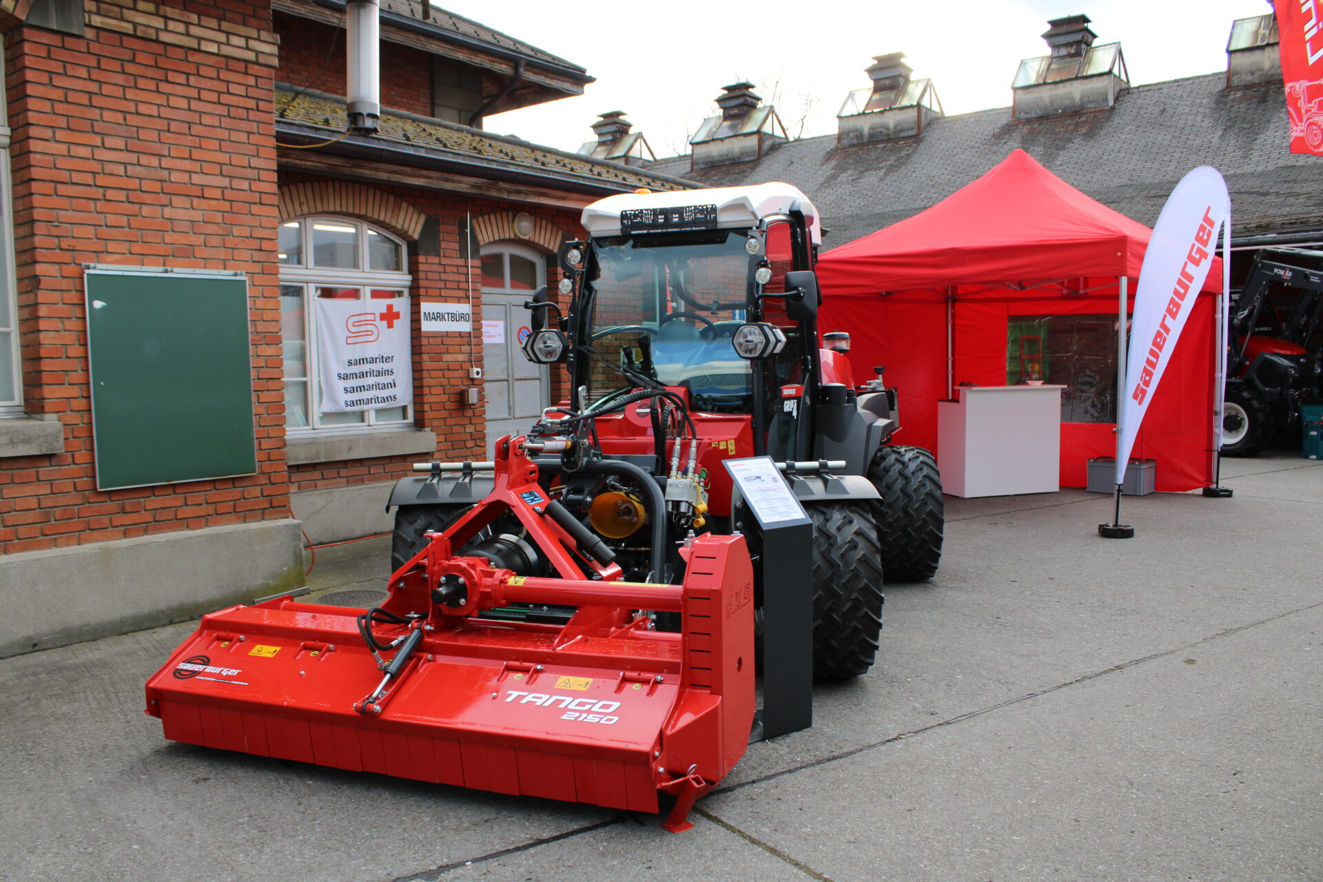 sauerburger-profimulcher-mulcher-mulchgerät-landtechnik-landwirtschaft-kommunaltechnik-kommunal-landschaftspflege-grünflächenpflege-böschungsmulcher-hangmulcher-seitenmulcher-robust-mulchtechnik-mähtechnik-grip4-hanggeräteträger-doppelmessermähwerke-mähwerk-mähwerke-insektenschonend-zuverlässig-madeingermany-agrimesse
