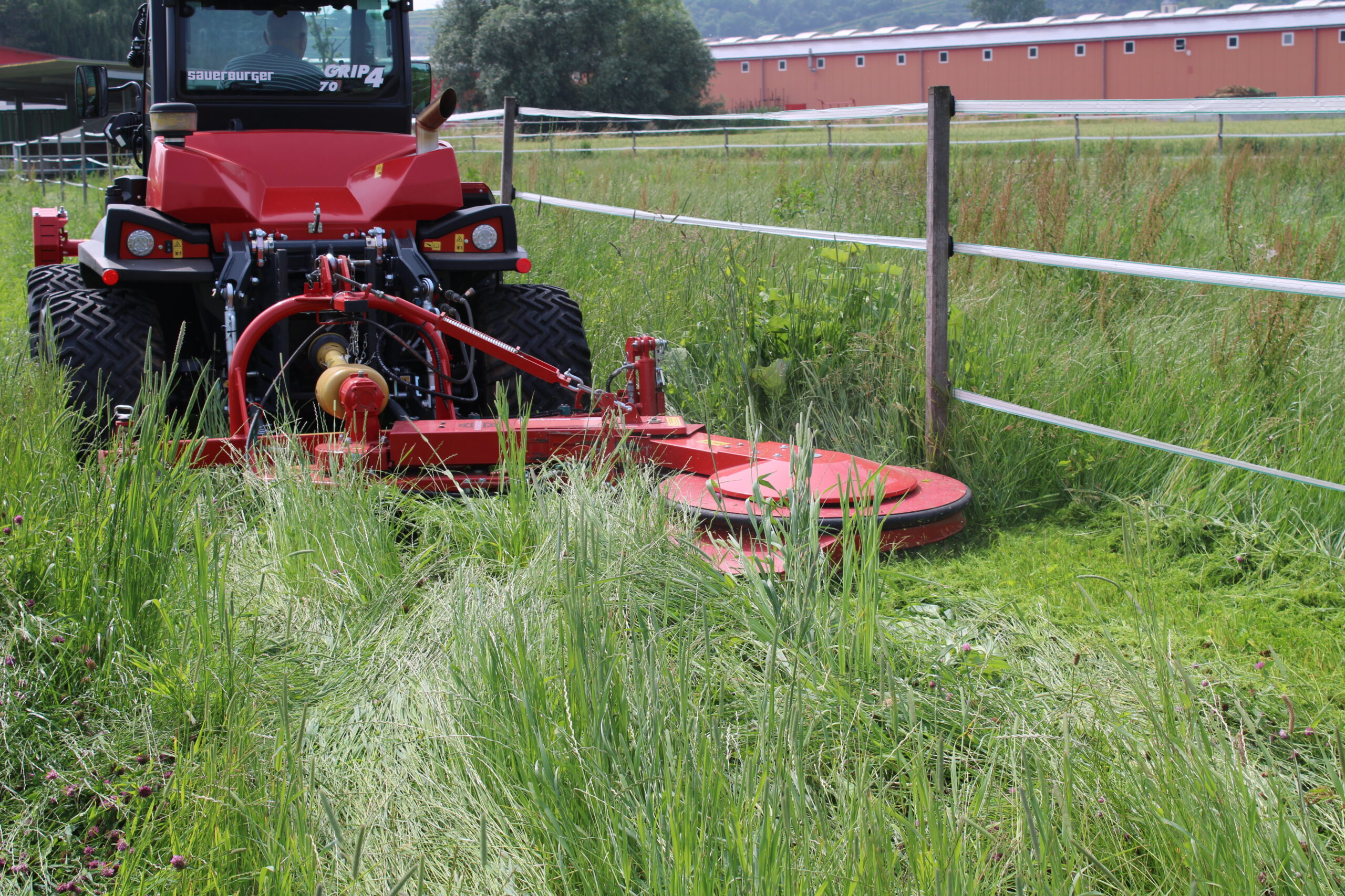 sauerburger-sondermulcher-sondermulchgerät-iltis-grip4-140-zaun-zaunmulcher-zaunmulchgerät