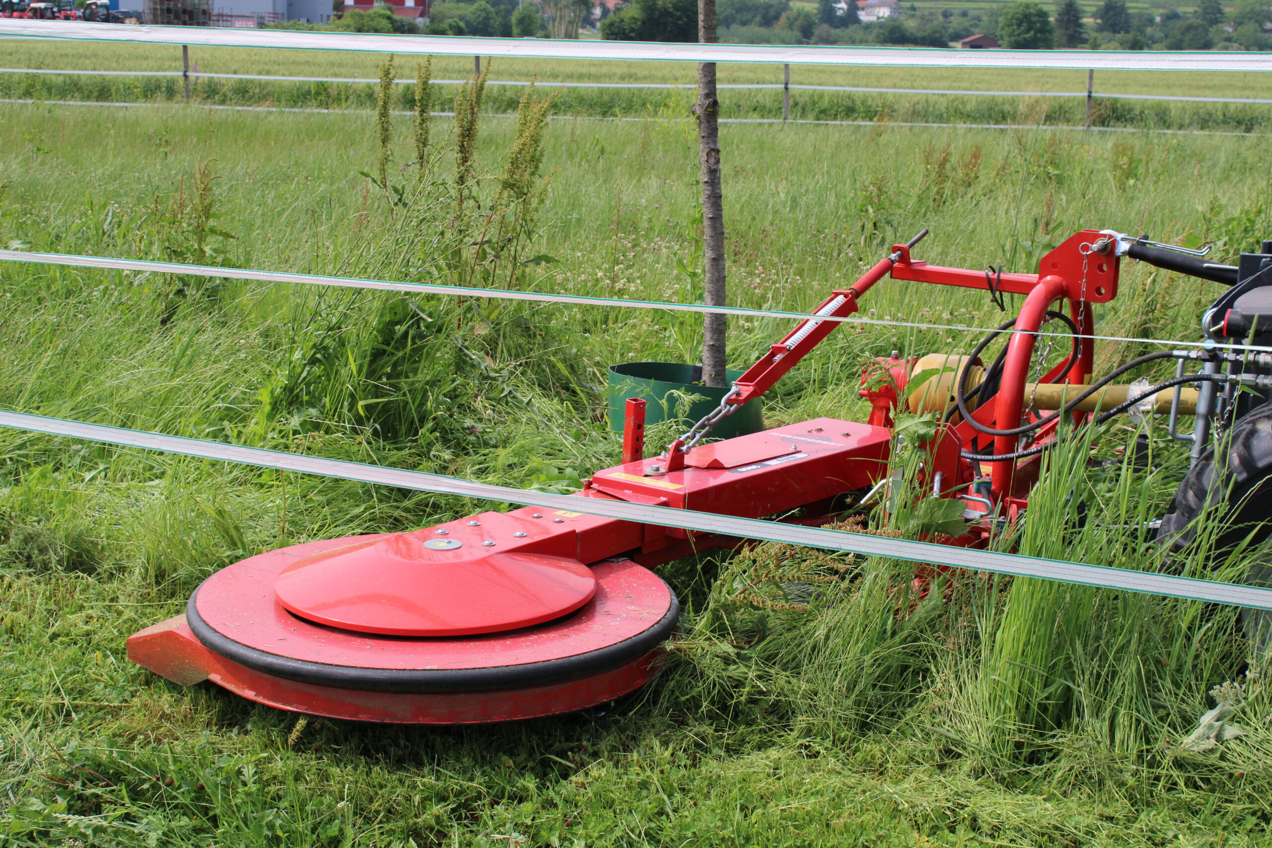 sauerburger-sondermulcher-sondermulchgerät-iltis-grip4-140-zaun-zaunmulcher-zaunmulchgerät